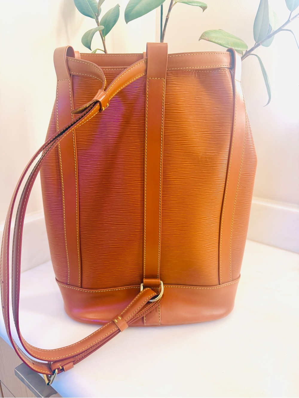 Authentic Louis Vuitton Cognac Epi Leather Bucket Shoulder Bag Randonnee - Picture 2 of 12